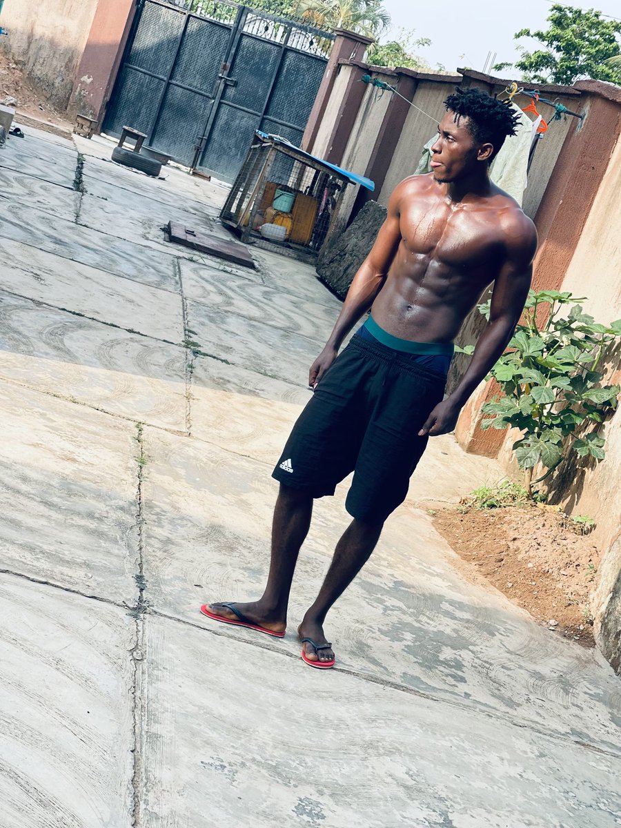 danieloluwamo's tweet photo. @rahman_jago_ Hey jagoo @rahman_jago_ https://t.co/dGZLKEfr7N