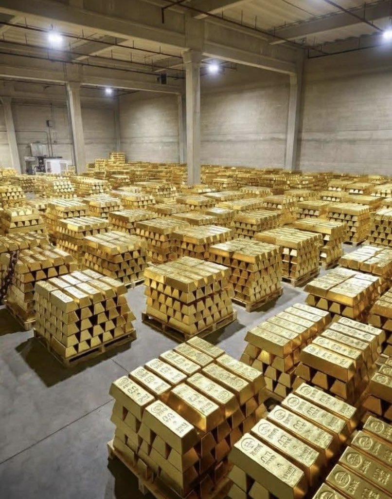 giftlovej's tweet photo. Everything I touch turns to GOLD https://t.co/U1SieCp17d