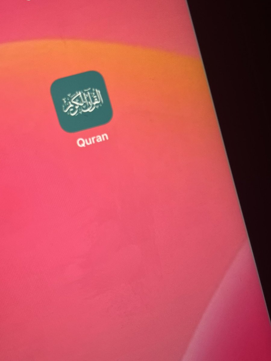 J’ai commencé par installer l’app « Quran »que certains m’ont conseillé. Elle a l’air pas mal du tout .. il y a différents Mushaf et différents Tafsir.