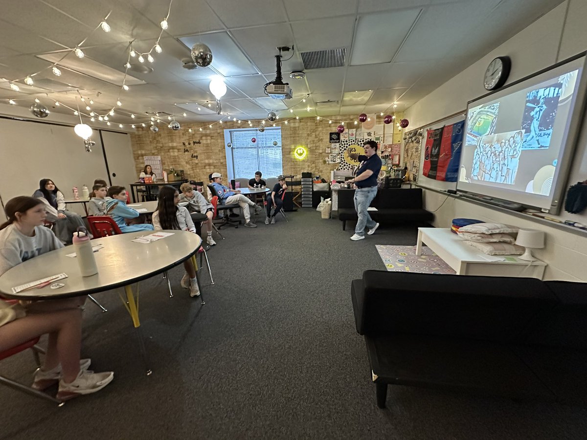 KeriSkeeters's tweet photo. Had a great time at “From the Lou” day at Rockwood Valley MS today! The 6th grade students learned all sorts of great information about STL related topics (music, zoo, 1904 World’s Fair, STL Browns &amp; Cardinals, flood of 93) from local experts. #NurturingLearning https://t.co/CBEgQk13Jw