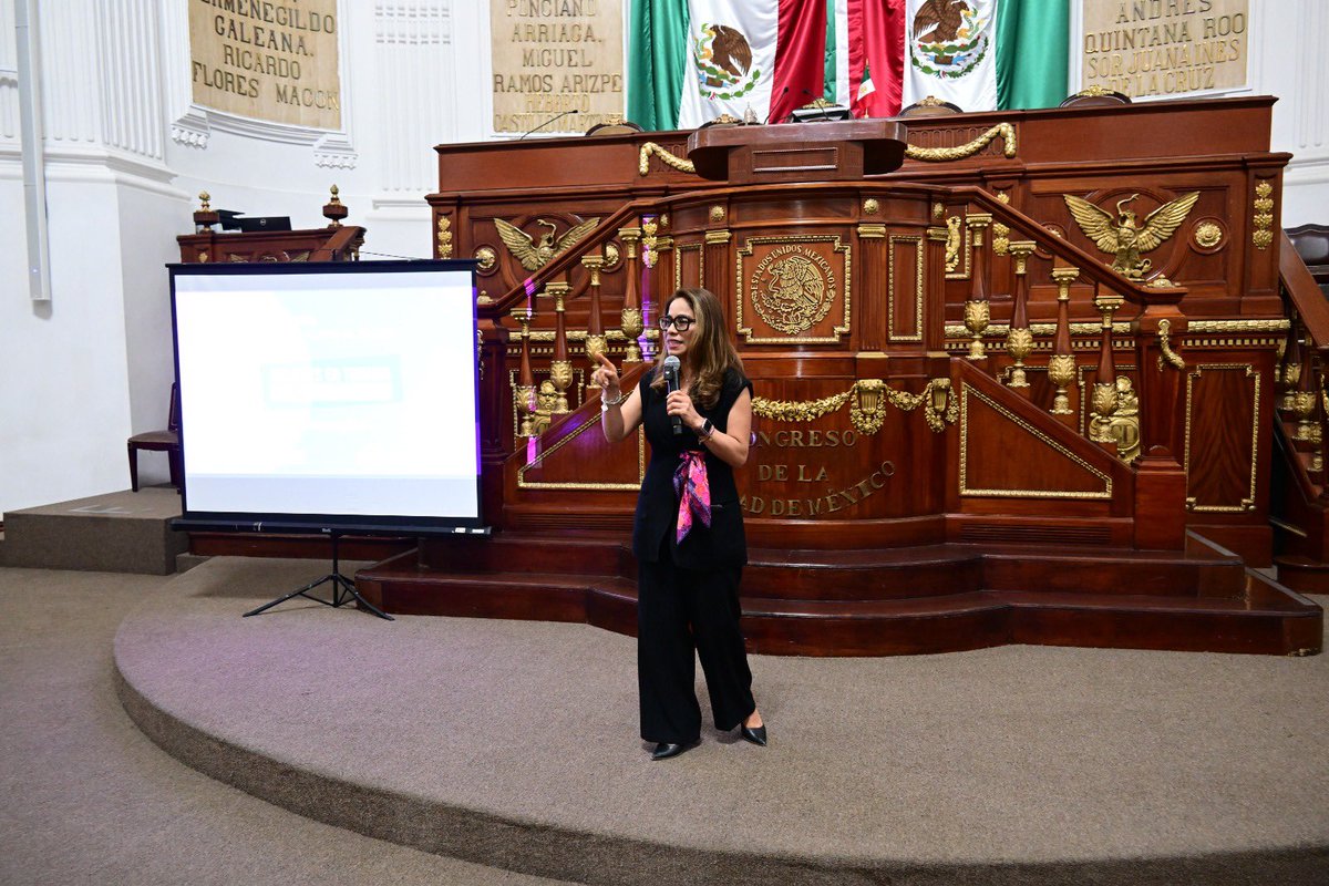 Claudia Montes De Oca tweet media