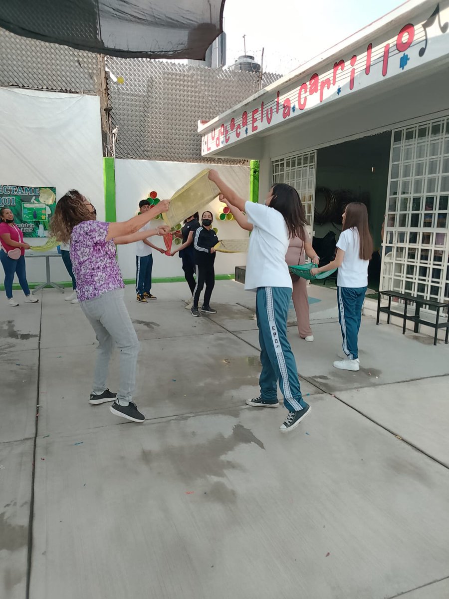 Escuela Preparatoria Oficial Núm.282 tweet media