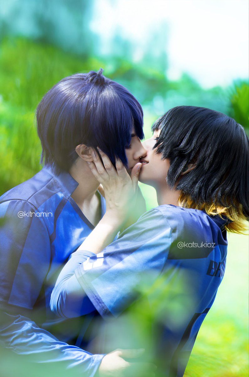 “I believed in you… that’s why I won.” 💛💙

Bachira 🐝: <a href="/katsukioz/">Tsu (ele/dele)</a> 
Isagi 🧩: <a href="/kitnamin/">Kit ⋆˙⟡♡</a> 

📸 <a href="/brycosphoto/">BryCosPhoto</a> 

#bachisagi #bachirameguru #isagiyoichi #bluelock #bluelockcosplay