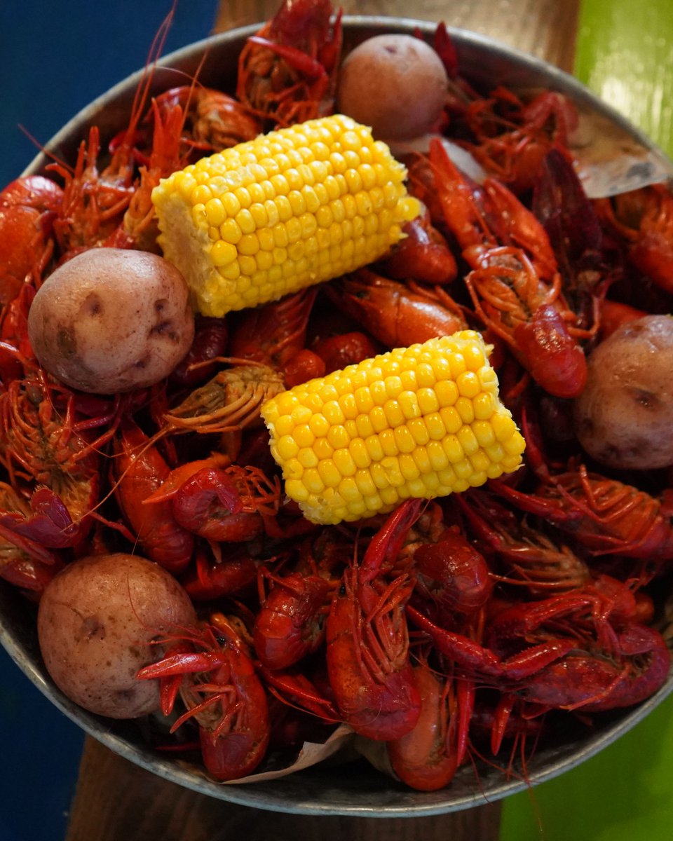 LAubergeBR's tweet image. Ohhh yes it's finally that time again🔥 
Crawfish and snow crabs are back at the Sportsbook!

Here's how we're serving it up: 
🦀 Sno-Crab 1 lb $28 
🦞 Crawfish 3 lb $28 
🦞 Crawfish 5 lb $45

#Crawfish #SnowCrab #Seafood #CrawfishBoil