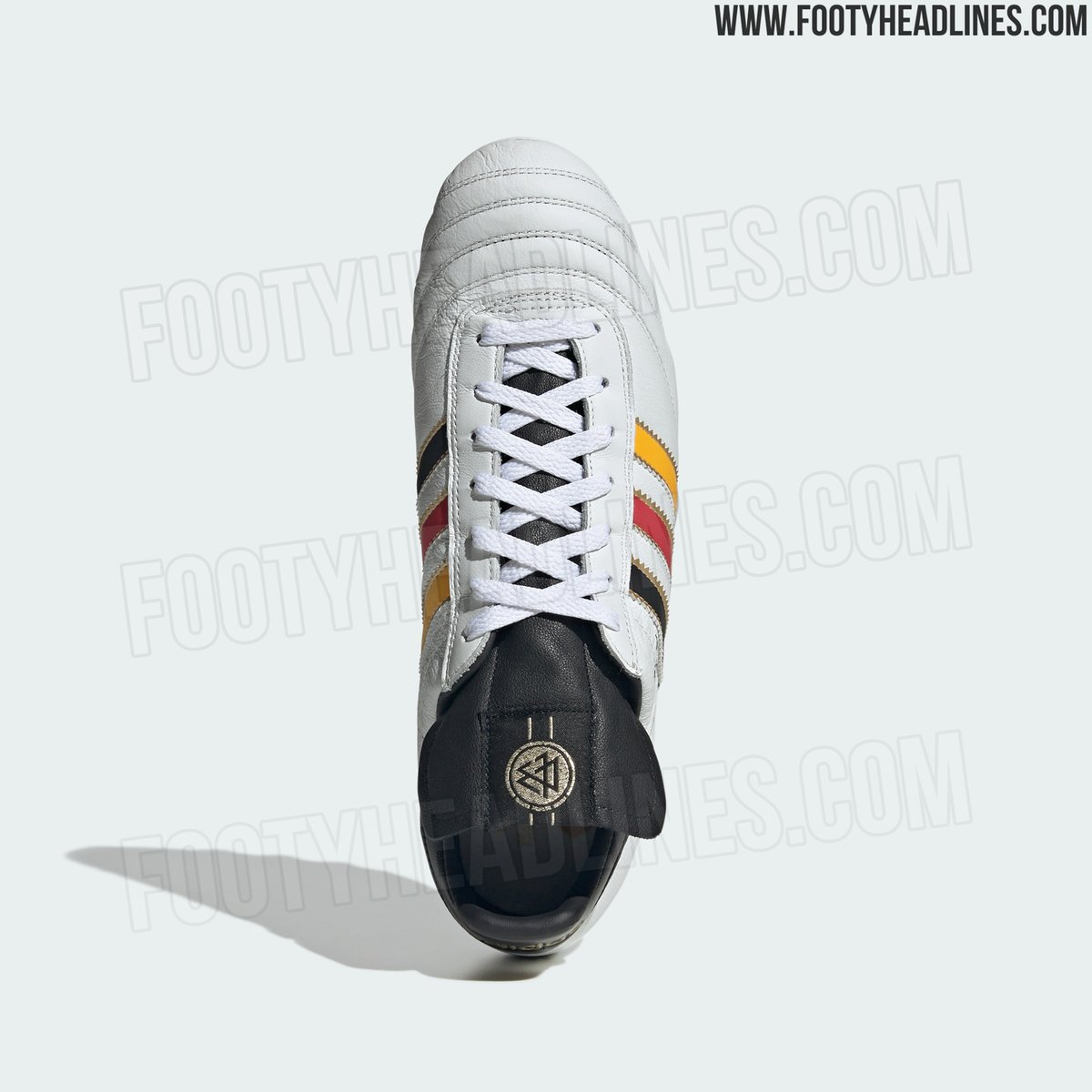 Footy_Headlines's tweet photo. 💸💸💸 Adidas, what are you doing to our wallets? https://t.co/urmHvPms2Y