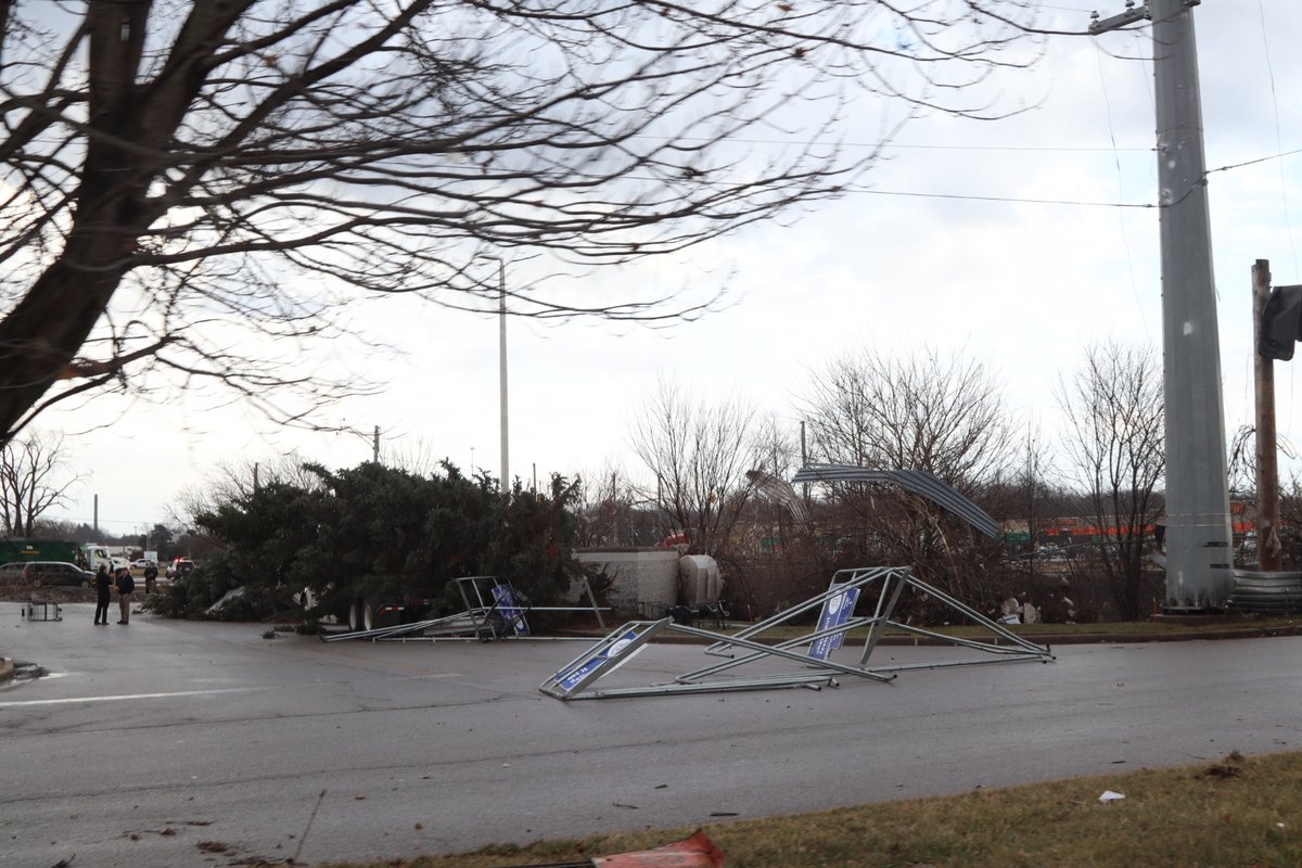 rileykass11's tweet image. Shopping cart corrals were blown all over the place in the meijer parking lot after the tornado in Three Rivers 
@ryanhallyall