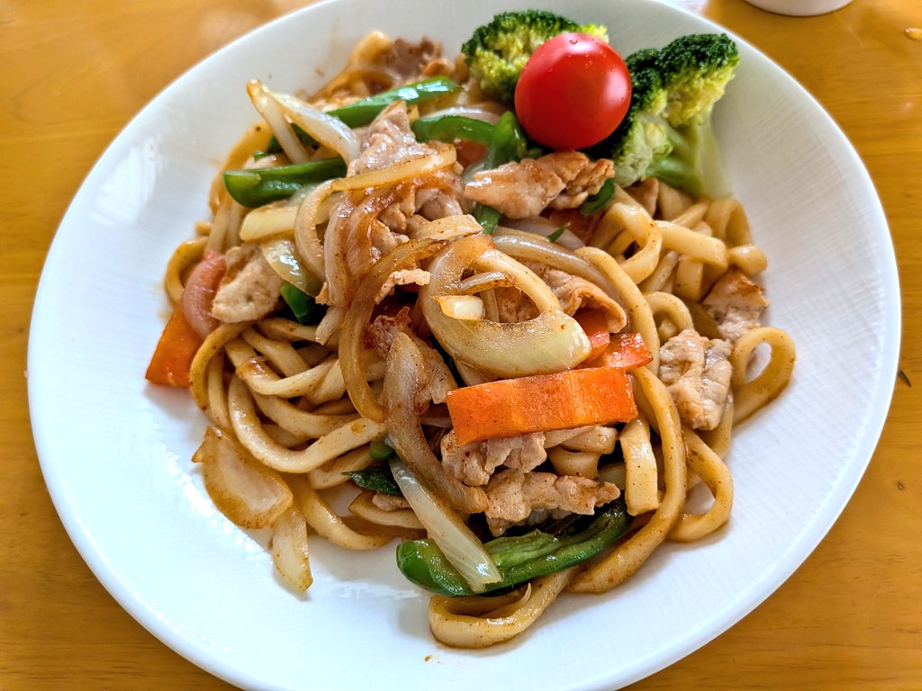 ご飯が無かったので
朝から焼きうどん(キムチ味)
掃除せねば⋯