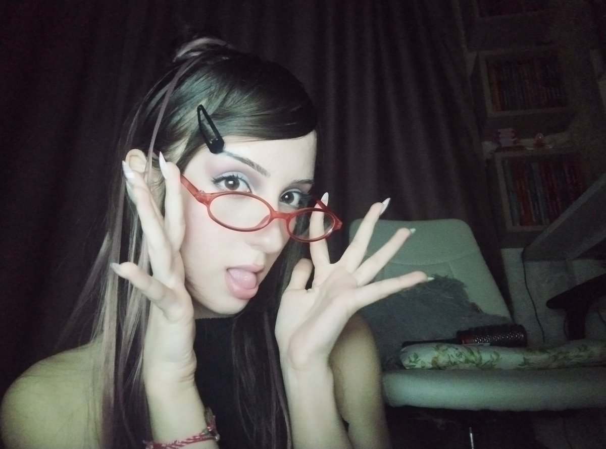 JonnaNik69's tweet photo. Lowkey tried to recreate Bayonetta's make up, and yeah face reveal cus why not<3 https://t.co/3S5MPt2iGK