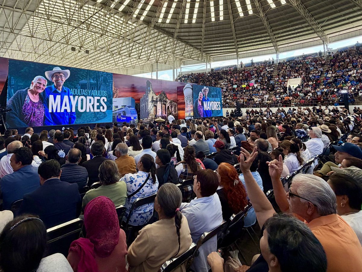 finanzasgente's tweet photo. Desde Apaseo El Grande, la #GobernadoraDeLaGente @LibiaDennise compartió los resultados y acciones que están transformando la vida de las y los guanajuatenses. 
En el @gobgente lo que se dice, se cumple. #DichoYHecho https://t.co/yRiE1onRmJ