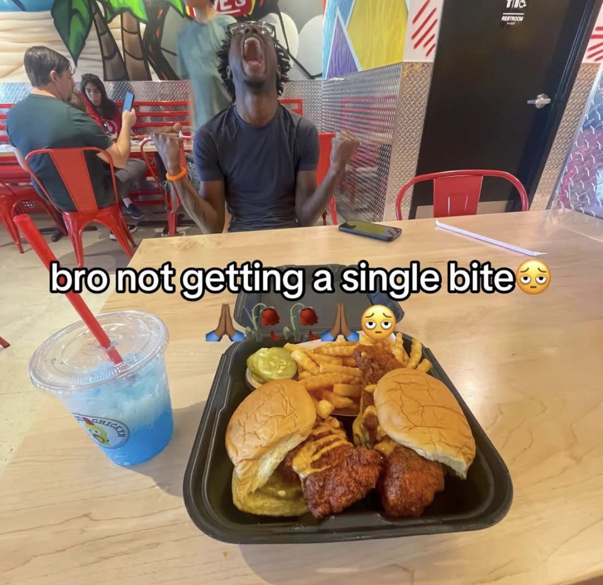 mor (@moristiko) on Twitter photo 