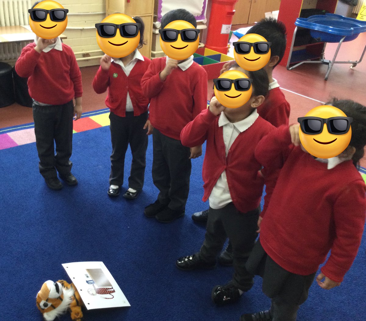 LeighPrimary's tweet photo. During this weeks ‘Early Talk Boost’ session Nursery children enjoyed using the props to practise talking in simple sentences using one and then extending their sentences using two picture cards. @voice21oracy #EarlyTalkBoost #lifelonglearners https://t.co/MmeX2stpb4
