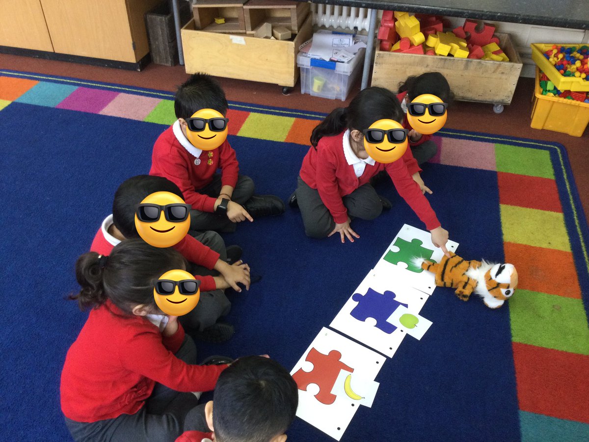 LeighPrimary's tweet photo. During this weeks ‘Early Talk Boost’ session Nursery children enjoyed using the props to practise talking in simple sentences using one and then extending their sentences using two picture cards. @voice21oracy #EarlyTalkBoost #lifelonglearners https://t.co/MmeX2stpb4