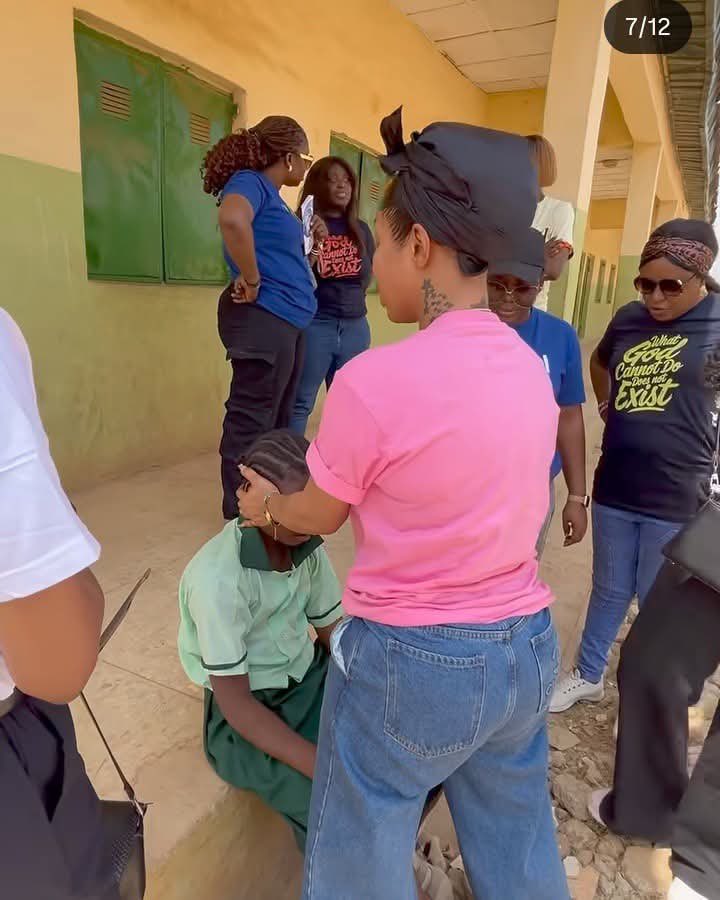 Emmanue42696164's tweet image. Dear Nigerians!!

Have got this question that nobody is yet to answer me.

Why is it is always p00r people that are always having deliverance problems?

Has anyone ever seen a rich man rolling on the ground, in the name of deliverance?

Tonto Dike Weldon!
#Deliverance