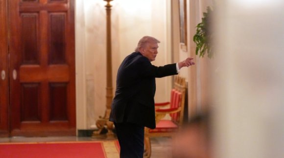 🇺🇸🇮🇷 Trump afirma que no habrá acuerdo con Irán, salvo una rendición incondicional

📲 "No habrá ningún acuerdo con Irán salvo la RENDICIÓN INCONDICIONAL!", escribió Trump en su plataforma Truth Social.

cubadebate.cu/noticias/2026/…