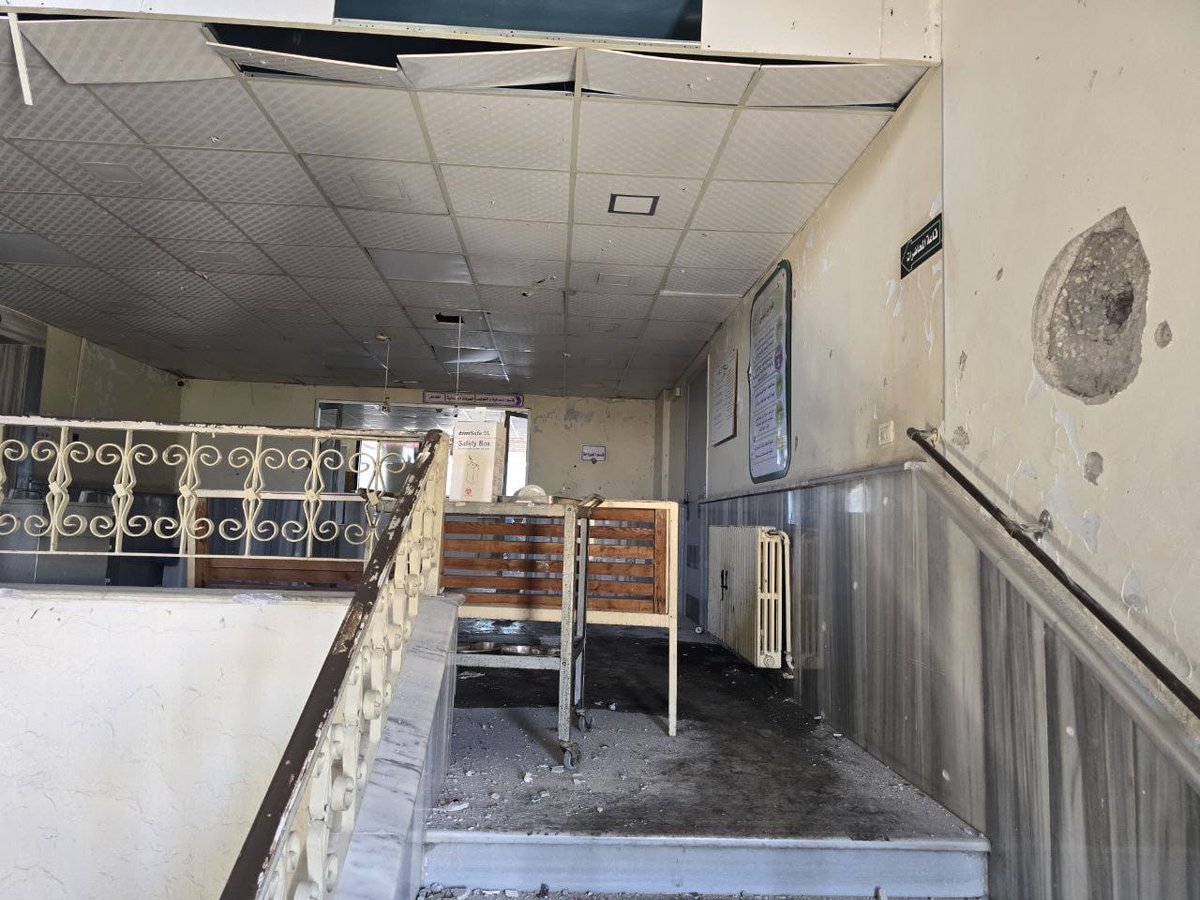 🚨 جبلة… حين استُهدف المكان الذي يُفترض أن ينقذ الأرواح
هذه صور من الأضرار التي لحقت بالمشفى الوطني في مدينة جبلة، بعد أن طالتْه هجمات فلول النظام البائد، لتخرجه عن الخدمة وتحوّل مكان العلاج إلى شاهدٍ على الجريمة.
المشفى الذي كان ملاذاً للمرضى والجرحى…
تحوّل بفعل تلك الهجمات