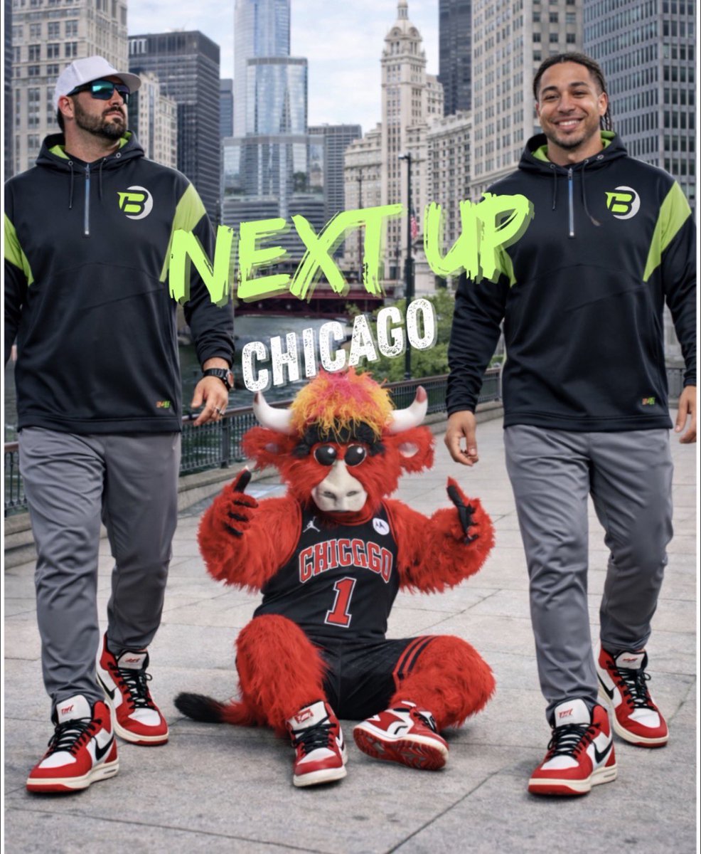 JoshfromBlast's tweet image. Heads up Chicago! 

If you’re here for the @GlazierClinics , stop in, chat with Nate &amp;amp; I, and enter the drawing for 12 custom @Starter jackets from @blastathletics ! 

#changingfundraising #notips #glazierfootballclinics