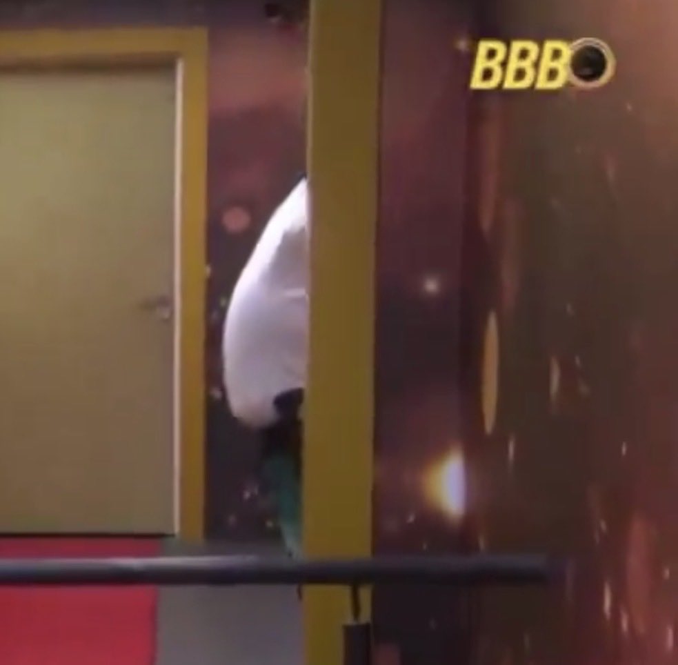 IsaAsRoman's tweet photo. O Babu não gosta de ninguém se metendo na cozinha dele pq aí ele teria que dividir a carne que ele come enquanto tá cozinhando…
#BBB26 https://t.co/4BqiDZ4Jtq