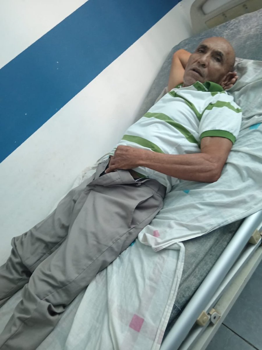 El es el abuelo Ismael Cordero.70 años. Conuquero. Preso por sembrar plátanos, topochos y yuca en su parcela cerca del aeropuerto. Tiene cáncer de próstata. Acusado de terrorismo y detenido en la GN de Barinas. 
Por piedad! Liberen al señor Ismael.