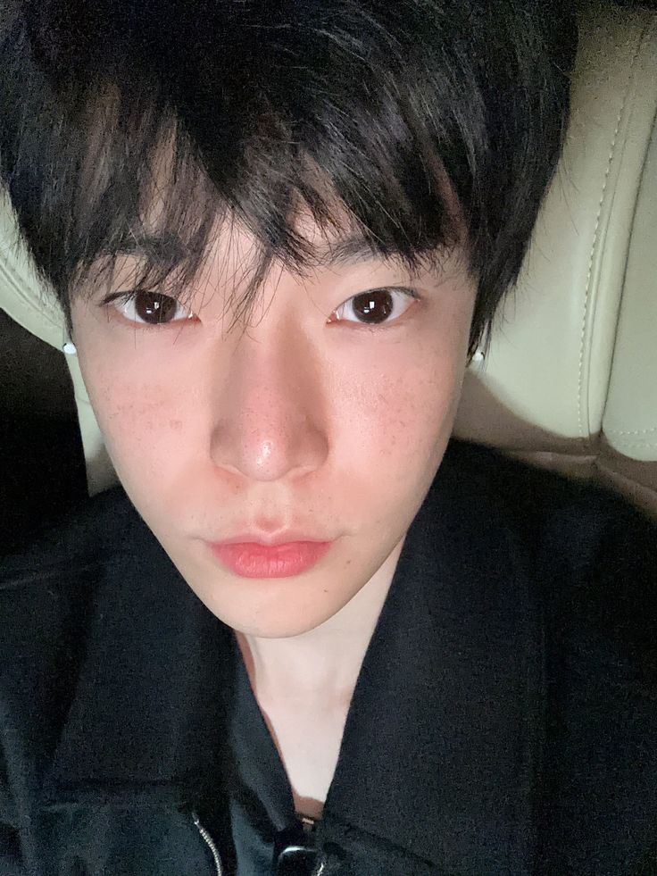 kdy21s's tweet photo. doyoung is so pretty https://t.co/fCXMrHFB0D