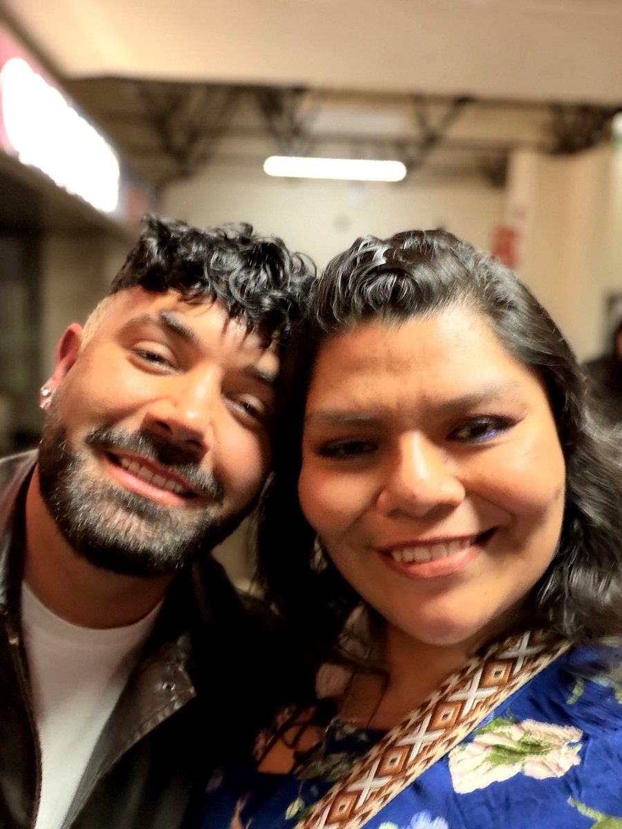 Gracias por ser mi curita al corazón, no han sido días buenos pero tú con un segundo borras todo, gracias por siempre ser el más lindo, amooo hasta que me digas wey jajaja. Espero te gusten tus flores. Sin duda mi productor y persona fav en mi mundo. 
<a href="/dgocardenas/">Diego Cardenas</a>