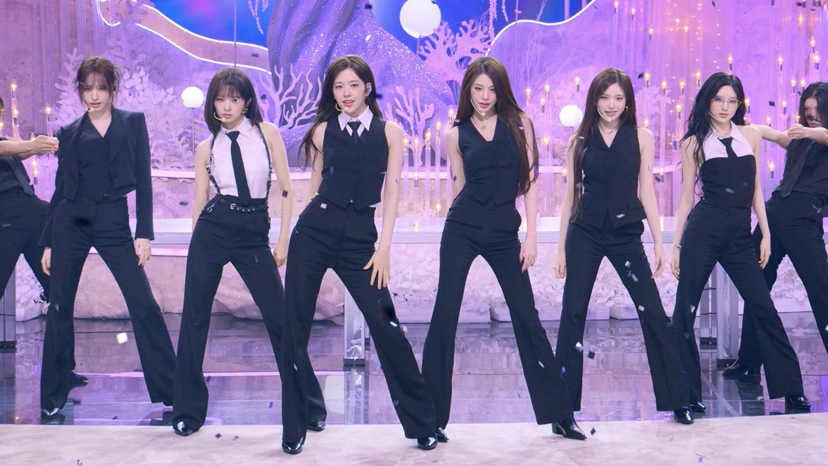 วงที่ส่วนสูงเฉลี่ยเกือบ 170 อะเนอะ ขาพวกนางยาวมากอะ หุ่นแต่ละคนคือ