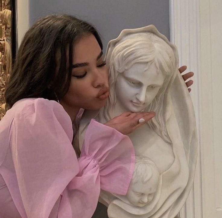 travtism's tweet image. TAKE THESE IMAGES AWAY FROM PJO EDITORS I BEGGG… i can sense the pink crop tops and glam makeup aesthetic from here…