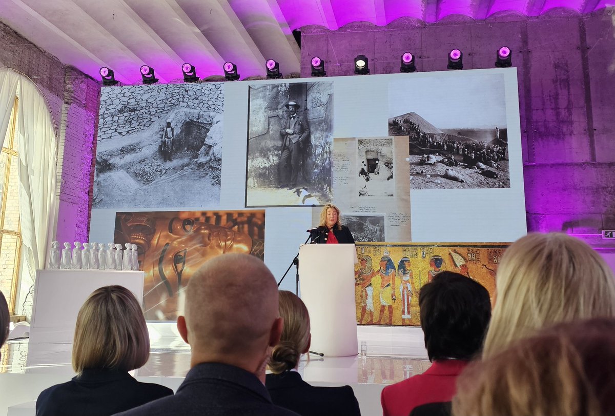 mummy_research's tweet photo. Otwarcie konferencji #PolkaXXI dopełniła niezwykła postać, mocno związana z historią badań Egiptu, Lady Fiona Carnarvon, której towarzyszył Lord #Carnarvon. 

#Tutankhamun #Egypt #DowntonAbbey https://t.co/UNEqPm7CPx