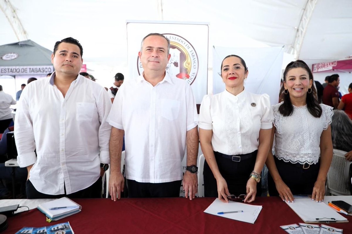 El gobernador Javier May Rodríguez encabezó una nueva jornada de Atención al Pueblo en Territorio, en el parque central del ejido Tierra y Libertad, en el municipio de Cunduacán donde con integrantes de su gabinete y representantes de los poderes públicos, escuchó y atendió de