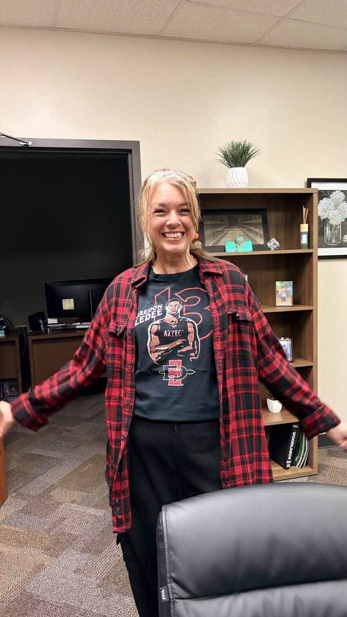 Sherri LeDee ❤️🐘 tweet media