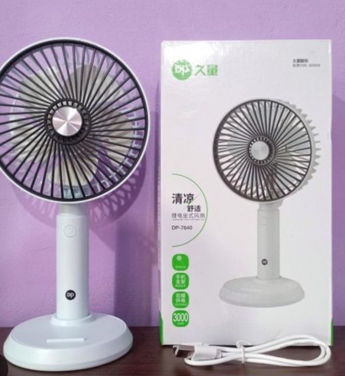 Make one vendor send me PR na with this fan make heat no kee me for this hostel.💔
I don speak up now o
Before una say she no talk 
Wetin kpai am? Na heat.😭😭