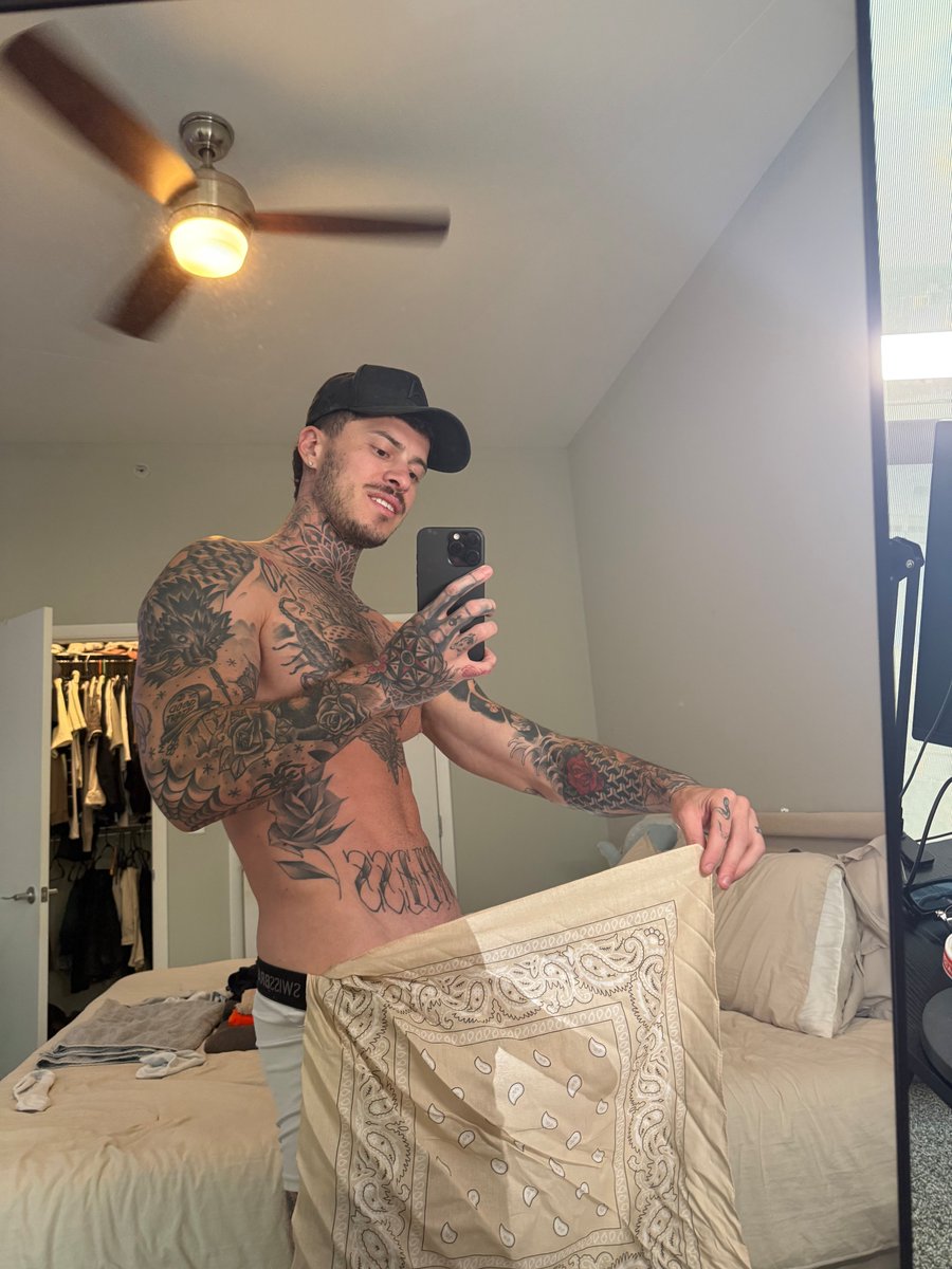 EthanGMitchell's tweet photo. only 🏳️‍🌈men will notice https://t.co/RcsNGi03Pb