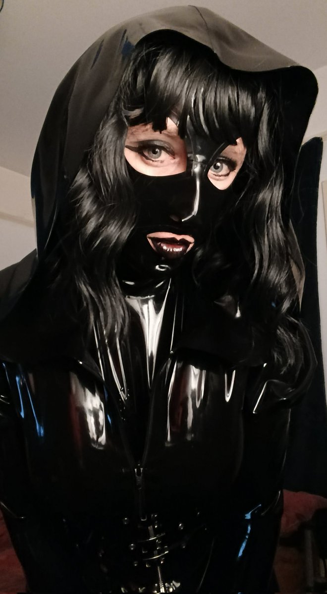 JaxLexXx's tweet photo. You'll never guess what my favourite colour is 🤭🖤 https://t.co/t1u79hbUri