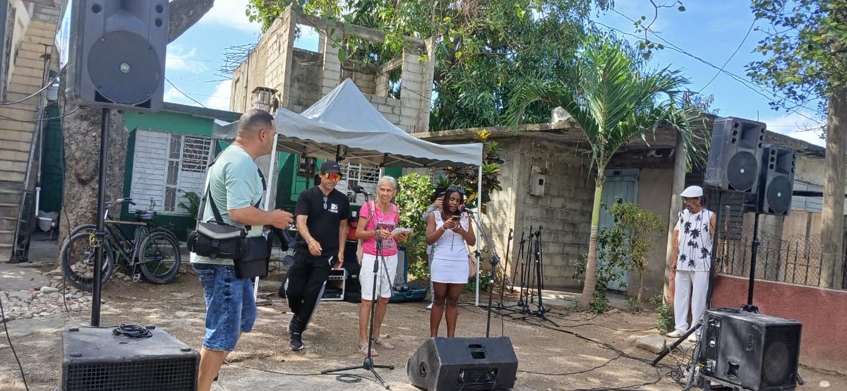 Bp1868granma's tweet photo. La comunidad de Pedro Pompa disfrutó hoy de la Actividad Cultural Integral dedicada al día de la mujer,donde promotores culturales y el sistema institucional de la #CulturaGranma se unieron para brindar arte y espiritualidad. Feliz día de la mujer.#BibliotecaProvincial1868 https://t.co/XP3SyYYm6J