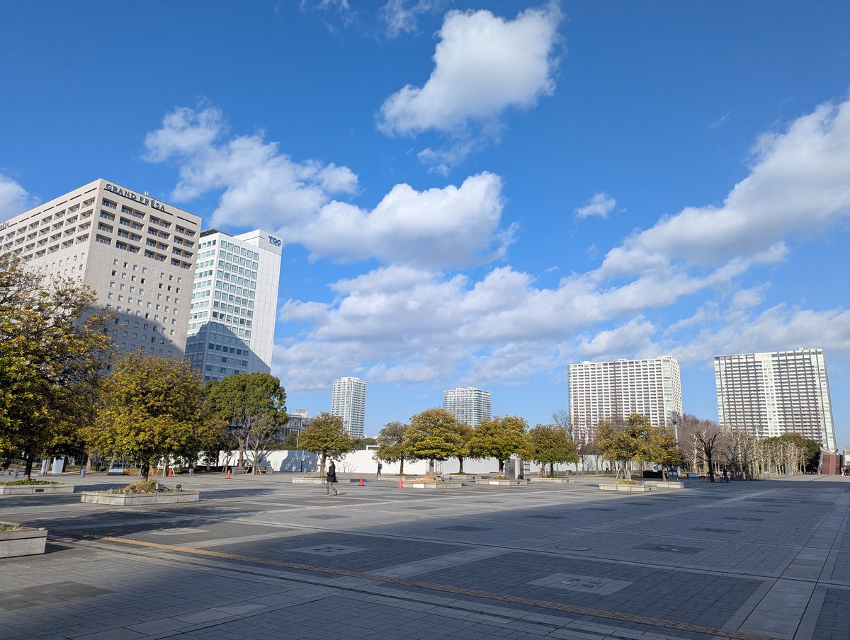 nalcoten461's tweet photo. #イマソラ

国際展示場駅周辺

快晴！

そして、いつの間に無くなっていたパナソニックの施設（奥の仮囲いの場所） https://t.co/iavLjamKHI