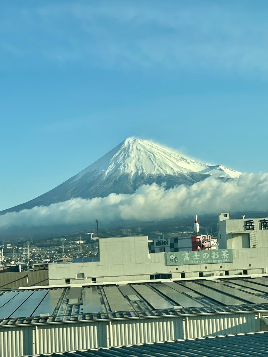 amuryun's tweet photo. 今日からユニバーサルジャパン〜
新幹線から見る富士山最高でした👍
早くインパして25周年楽しみたいなっ https://t.co/KgdAjEaf1g