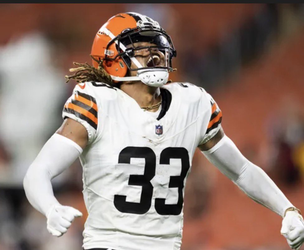 JFowlerESPN's tweet photo. Browns plan to place a second-round restricted tender ($5.8M) on free safety Ronnie Hickman, per source. 

Hickman had 107 total tackles, two INTs and seven pass breakups in his first year as a full-time starter. https://t.co/xsNuJ5WwEZ
