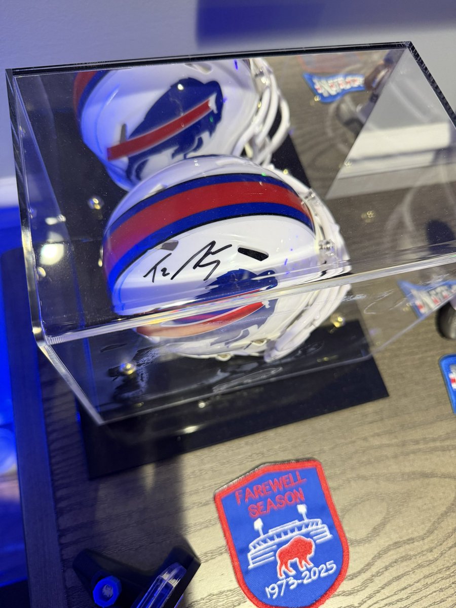 Kenscapes1's tweet image. Taron Johnson will always have a spot in our Bills room! #BillsMafia #GoBills
