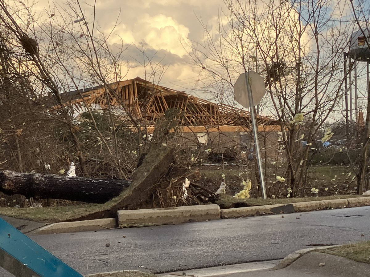 DonnieDetroit19's tweet image. I just drove through Three Rivers, Michigan after the tornado. Lots and lots of BIG trees down. My wife works at the hospital and it got hit hard. No one was hurt luckily.