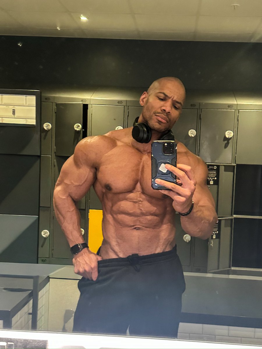 Roger Snipes™ tweet media