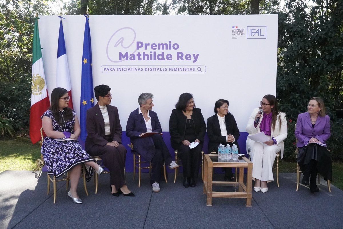 FranciaenMexico's tweet photo. Hoy se entregó el Premio Mathilde Rey para iniciativas digitales feministas, que reconoce proyectos comprometidos con la defensa de los derechos de las mujeres.

Esta edición distinguió 4 iniciativas en 2 categorías: “Influencia y Comunicación” y “Desarrollo de Tecnología”. 💜 https://t.co/wZOsgJjcpH