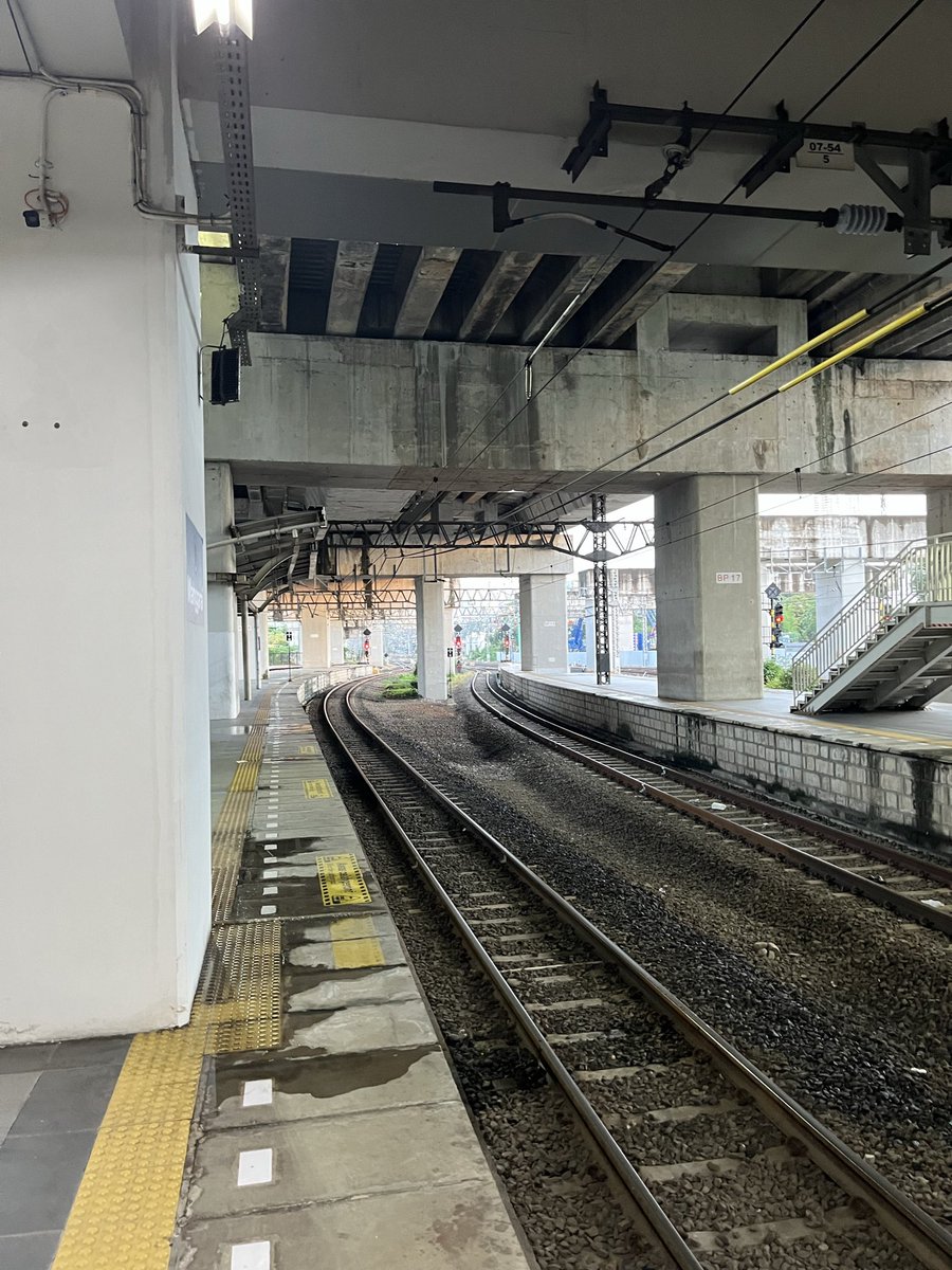 biji_korma's tweet photo. 5.30 sampe jatinegara lanjut krl ke manggarai, 5.50 sampe manggarai lanjut krl CGK 75k jam 6.30 https://t.co/jeMuPyqVXN
