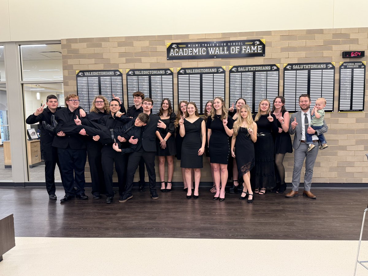 Eastern Brown Bands tweet media