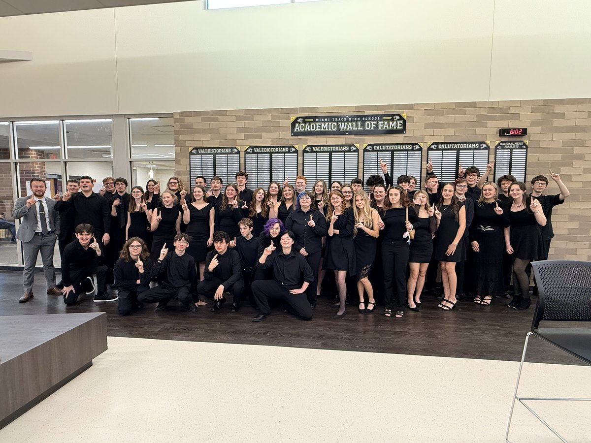 Eastern Brown Bands tweet media