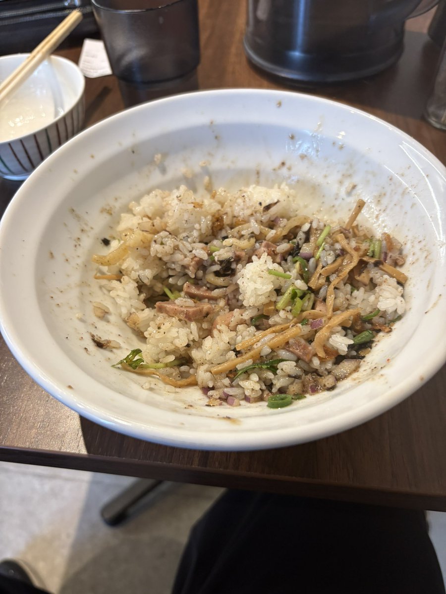 koitaro0806's tweet photo. 袋井　らあめん馨　朝1
限定Aから😁
最初は、軽く混ぜて頂いてから、良く混ぜて濃厚さを味合う。美味しい😋
コロチャも良く合います。しっかり茶碗一杯分の追い飯❗️こちらも良く混ぜて堪能。美味しゅうございました♪ https://t.co/KKIDZ4mP4G