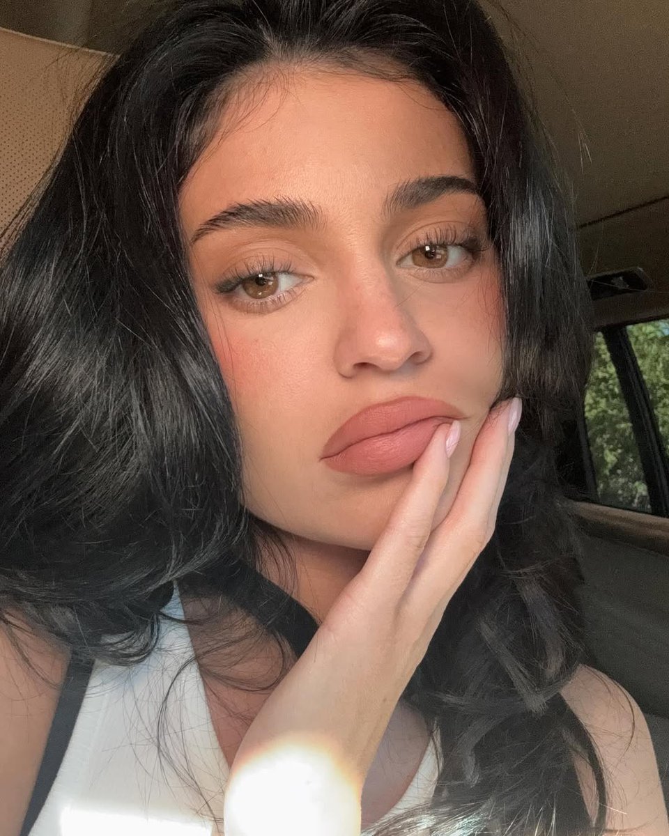 Kylie Jenner tweet media