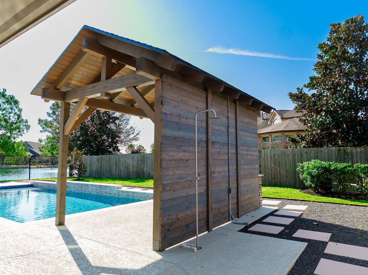 PlatinumPools's tweet image. A custom pergola adds the perfect architectural "wow" factor to your outdoor kitchen. ☀️

#PergolaDesign #OutdoorLiving #ShadeStructure