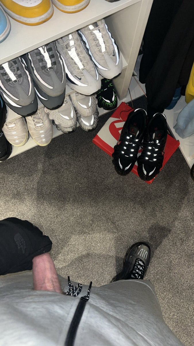 boi_yoooo's tweet photo. on ur knees n serve lads https://t.co/tu9P9ZREKo