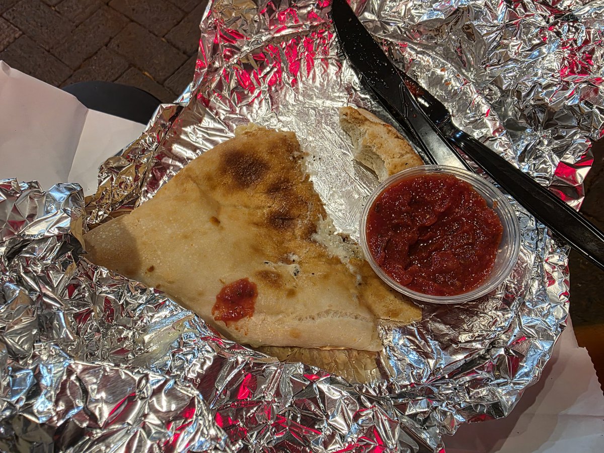 Christo45951886's tweet image. #connection #illuminati #EpsteinFiles #brunswick #Bigfoot #UFOs #pizzagate #Epstein #vangogh #pizza #savannah Christopher Oquendo Photography