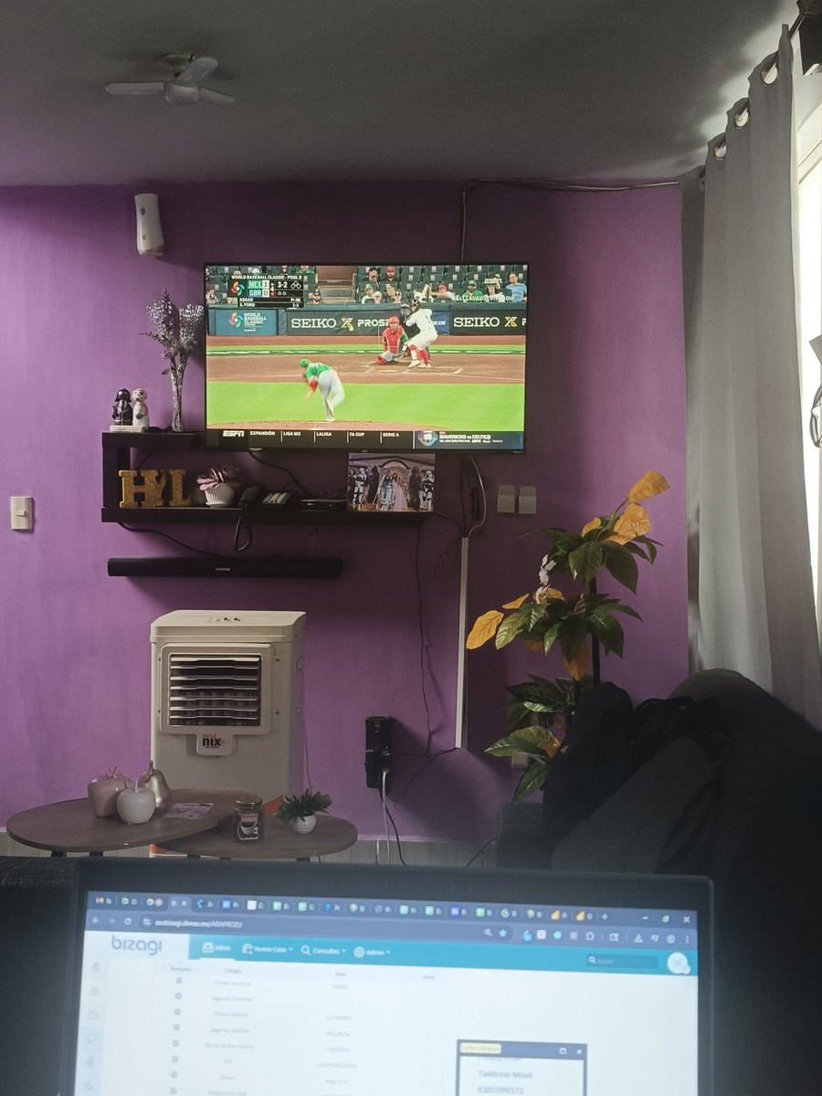 HectorZCH's tweet photo. #ElCLÀSICOSEVIVEAQUI @EitanBenezra @JESanchez_ESPN saludos desde Monterrey!! Haciendo Home offuce y viendo el partido!! Hoy lo gana México!! https://t.co/PsfkgwqCi5