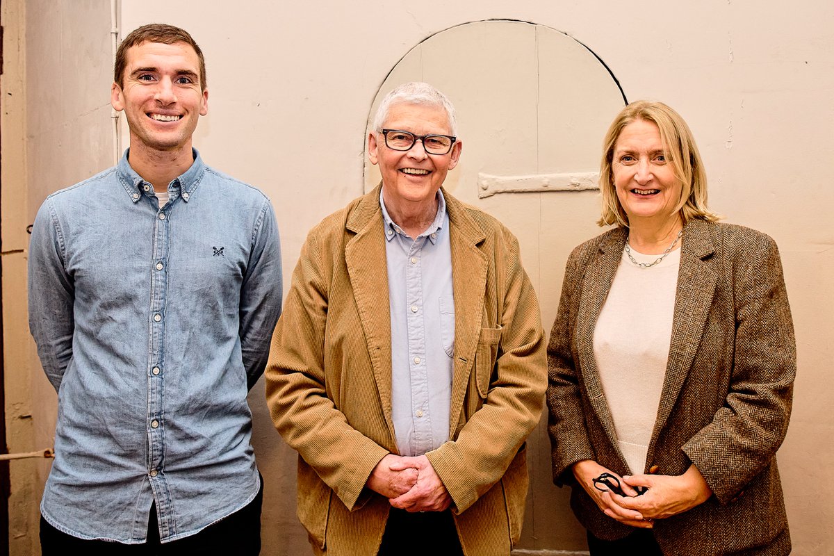 Floodlit Dreams tweet media